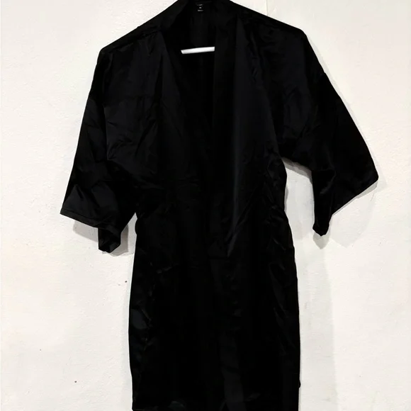 Elegant Black Women's Silky Robe - Picture 3 of 5